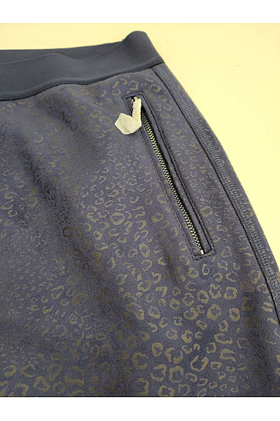 COUTURE LINE Modré dámské tepláky s leopardím vzorem a kapsami Velikost DE 52 | COUTURE LINE | obrázek 4