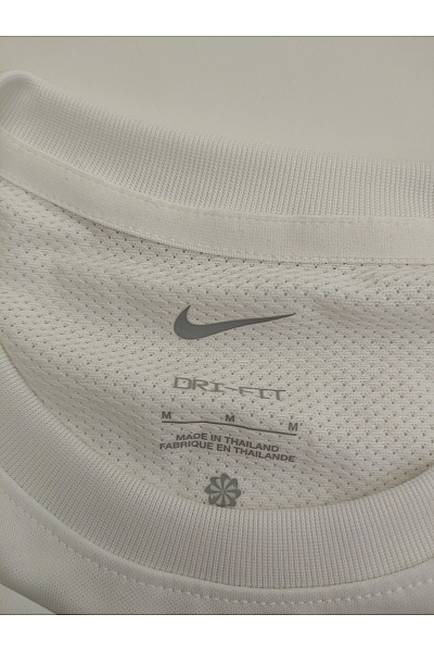 Nike Bílé sportovní funkční tričko s krátkým rukávem a prodlouženým zadním dílem Vel. M | Nike | obrázek 6