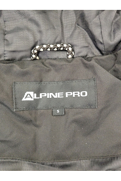 ALPINE PRO Černá dlouhá prošívaná zimní bunda s kapucí Vel. S | ALPINE PRO | obrázek 11