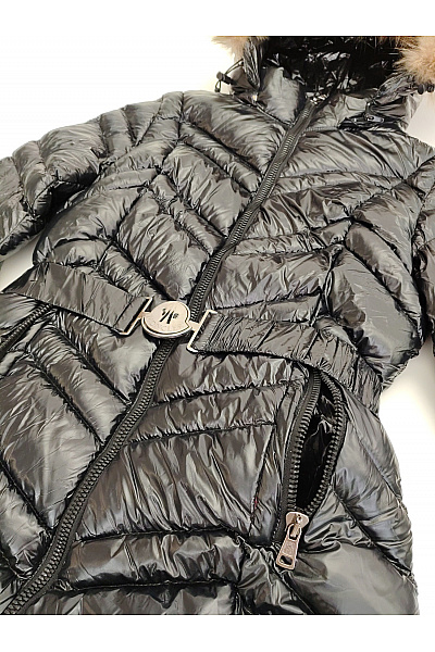 MONCLER Černá lesklá prošívaná zimní bunda s páskem a kožešinou Vel. 4 | MONCLER | obrázek 4
