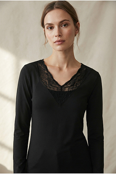 VERO MODA Dámské černé Tričko S Dlouhým Rukávem A Krajkovým Výstřihem Vel. EU XS