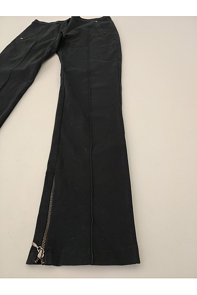 Černé elegantní úzké kalhoty s kapsami a rozparkem Velikost S | Unimoda | obrázek 3