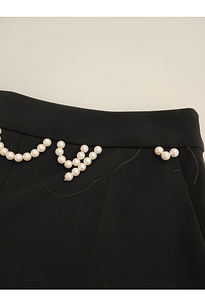 MOSCHINO Černé elegantní krátké šortky s perlami Vel. DE 34 | MOSCHINO | obrázek 4