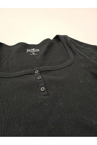 Hollister Černé bavlněné tričko s dlouhým rukávem hranatý výstřih henley crop top Velikost M | Hollister | obrázek 2
