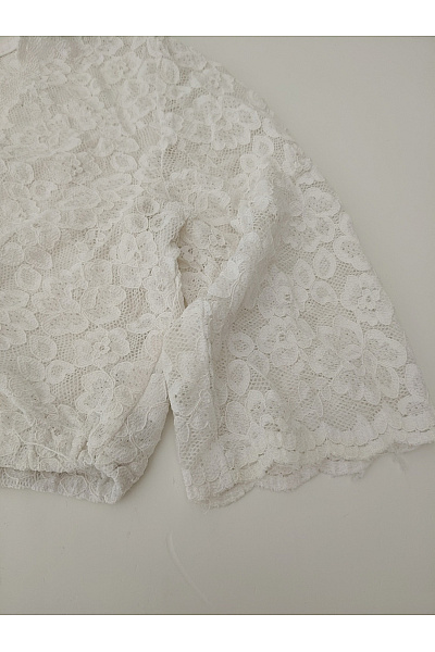 Bílá krajková zavinovací crop halenka s krátkým rukávem Velikost DE 34 | Unimoda | obrázek 2