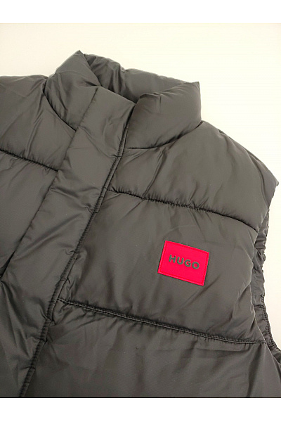 Hugo Boss Černá prošívaná zateplená vesta bez rukávů Velikost M | Hugo Boss | obrázek 3