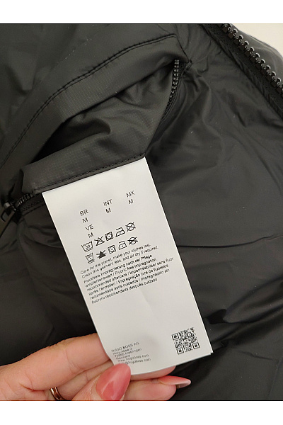 Hugo Boss Černá prošívaná zateplená vesta bez rukávů Velikost M | Hugo Boss | obrázek 10