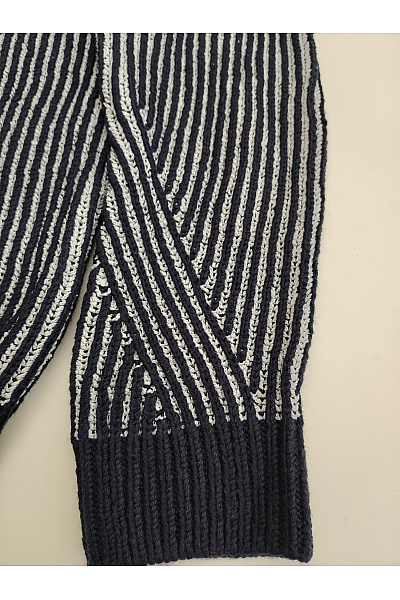 Guess Černobílý pruhovaný pletený pulovr Vel. L | Guess | obrázek 2