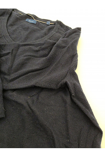 GANT Černý vlněný pulovr s výstřihem do V basic Velikost XXL | GANT | obrázek 8