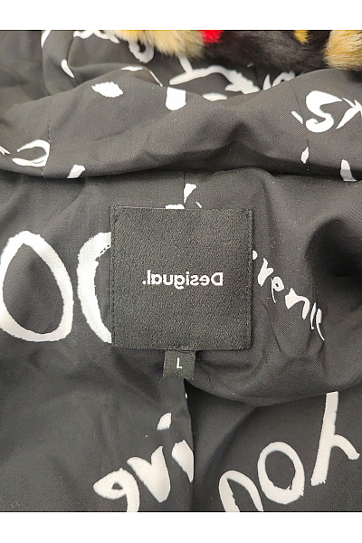 DESIGUAL Barevná chlupatá zimní bunda s kapucí Velikost L | DESIGUAL | obrázek 7