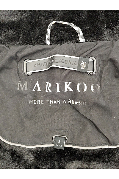 MARIKOO Černá prošívaná zimní dlouhá bunda s kapucí Velikost S | MARIKOO | obrázek 10