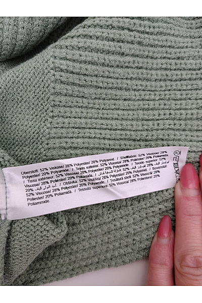 Dámský khaki pletený oversized pulovr se stojáčkem Vel. EU 40 | Unimoda | obrázek 7