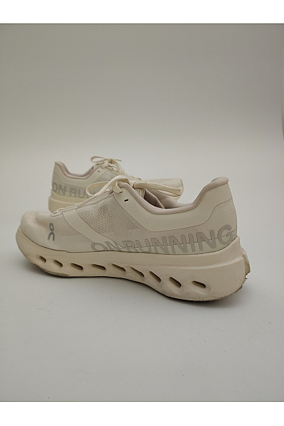 On Pánské tenisky Running Cloudsurfer Béžové Velikost EU 42.5 | on  | obrázek 4