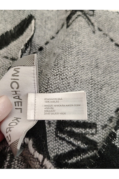 MICHAEL KORS Černobílá pletená šála s logem | MICHAEL KORS | obrázek 6