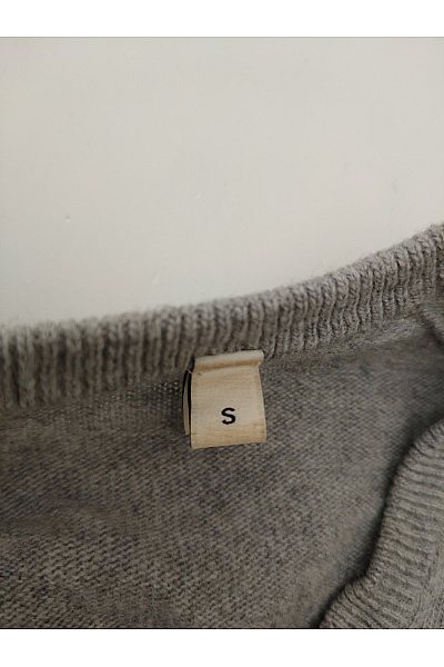 GANT Šedý vlněný pulovr s výstřihem do V basic Vel. S | GANT | obrázek 6