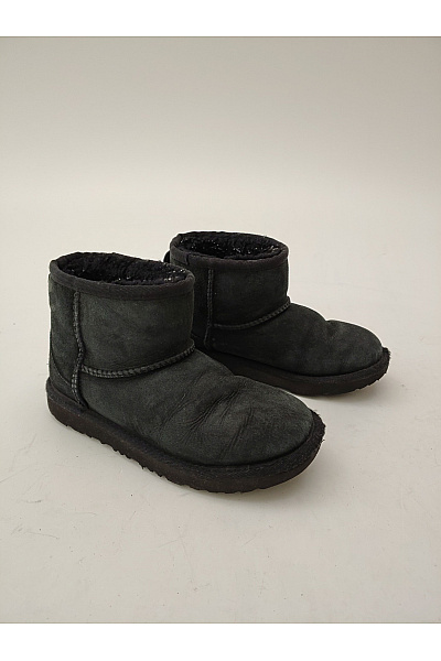 UGG Dětské černé kotníkové válenky s kožíškem Velikost EU 32.5 | UGG | obrázek 2