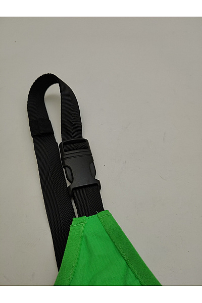 Zelená outdoorová gorpcore ledvinka přes rameno | Unimoda | obrázek 5