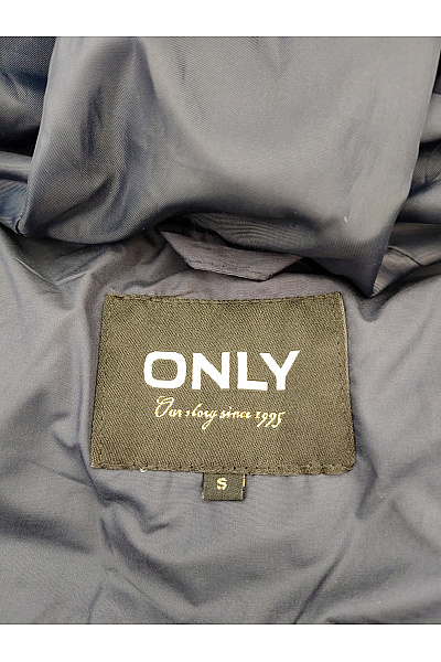 ONLY Černá dlouhá prošívaná zimní bunda s kapucí puffer Velikost S | ONLY | obrázek 8