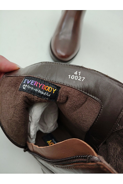 Everybody Hnědé kotníkové boty na nízkém podpatku s přezkou | Everybody | obrázek 7