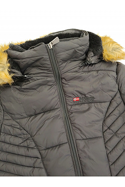 Geographical Norway Dámská černá prošívaná zimní bunda s kapucí a kožíškem Vel. EU 2/M | Geographical Norway | obrázek 2