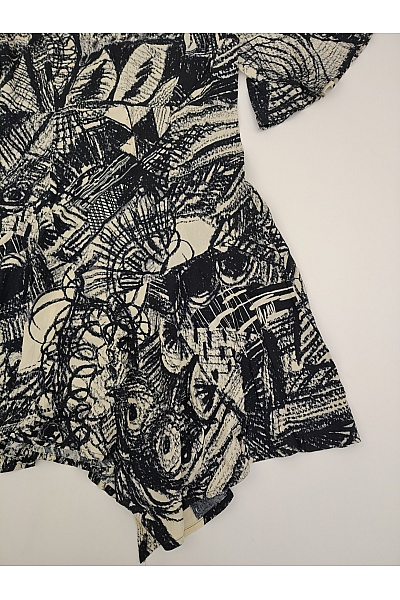 DESIGUAL Černobílé asymetrické šaty s abstraktním vzorem Velikost EU 42 | DESIGUAL | obrázek 3