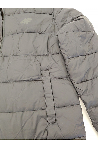 4F Černá chlapecká prošívaná bunda s kapucí outdoor Velikost 158 | 4F  | obrázek 4