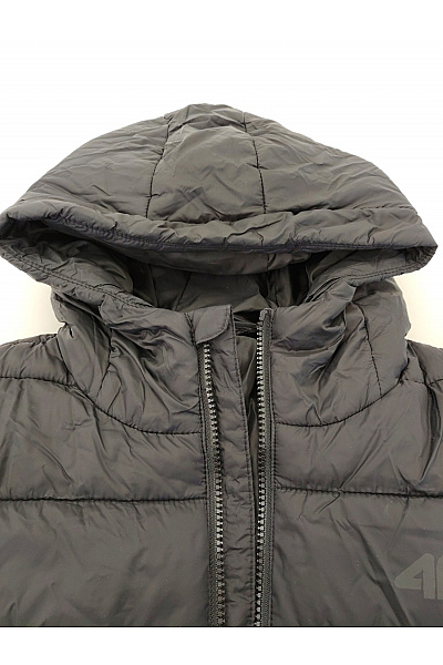 4F Černá chlapecká prošívaná bunda s kapucí outdoor Velikost 158 | 4F  | obrázek 6