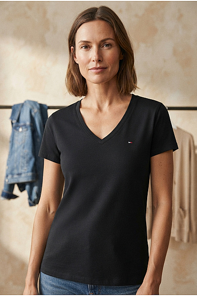 TOMMY HILFIGER Černé Bavlněné Dámské Tričko S Krátkým Rukávem A Výstřihem Do V Velikost XL