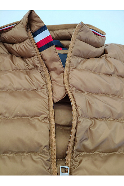 TOMMY HILFIGER Hnědá prošívaná přechodová bunda se zipem | TOMMY HILFIGER | obrázek 11
