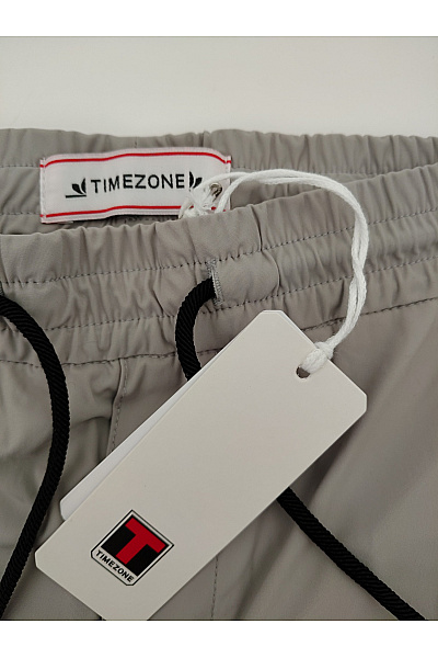 TIMEZONE Šedé pánské jogger kalhoty s lampasem a zipy Velikost XS | TIMEZONE | obrázek 5