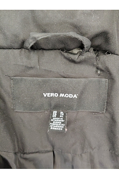 VERO MODA Dámská černá dlouhá prošívaná zimní bunda s kapucí Velikost EU XL | VERO MODA | obrázek 7