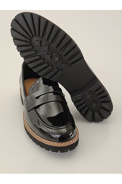 Dámské černé lakované polobotky na platformě Vel. EU 37 | Unimoda | obrázek 3