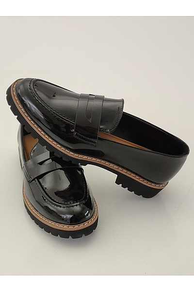 Dámské černé lakované polobotky na platformě Vel. EU 37 | Unimoda | obrázek 4