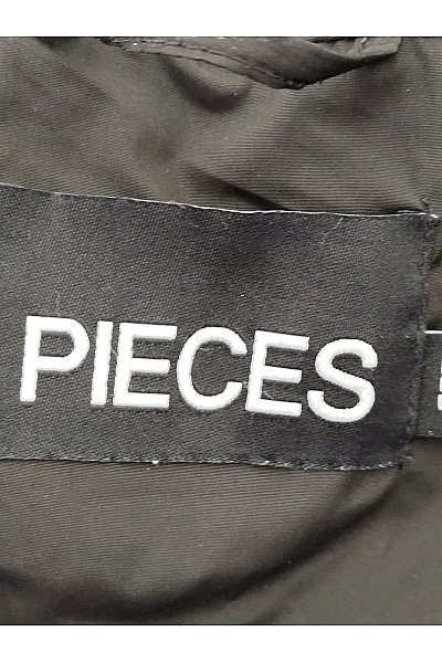 PIECES Dámská černá prošívaná zimní bunda s kapucí se zipem Velikost EU M | PIECES | obrázek 9