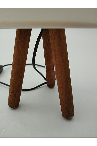 Stolní lampa s dřevěným stativem a bílým stínidlem | Unimoda | obrázek 3