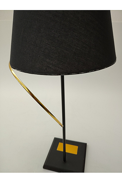 Stolní lampa s motivem tváří a knihy zlatá černá | Unimoda | obrázek 6