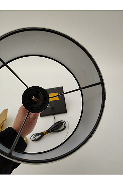 Stolní lampa s motivem tváří a knihy zlatá černá | Unimoda | obrázek 7