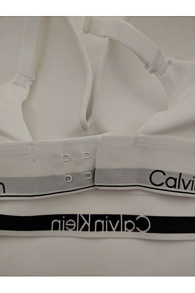 Calvin Klein Bílá hladká bezešvá braletová podprsenka Velikost US 34DD | Calvin Klein | obrázek 6