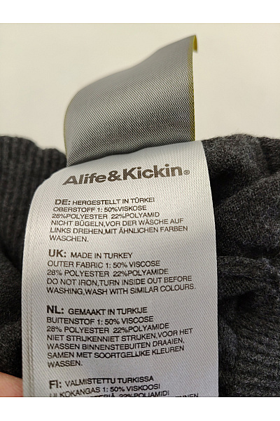 Alife and kickin Černé pletené tepláky s kapsami Vel. XS | alife and kickin | obrázek 9
