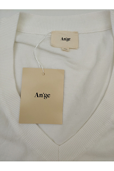 ANGE Bílá elegantní halenka s výstřihem do V a balonovými rukávy | ANGE | obrázek 5