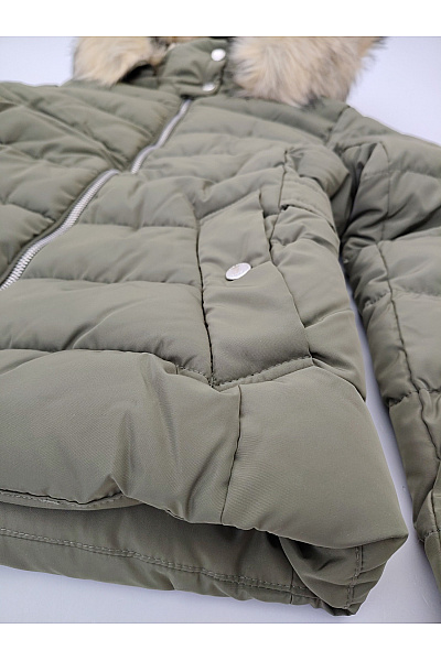 ONLY Dámská khaki prošívaná zimní bunda s kapucí a kožešinou | ONLY | obrázek 4