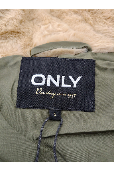 ONLY Dámská prošívaná zimní bunda s kapucí a kožešinou khaki | ONLY | obrázek 10