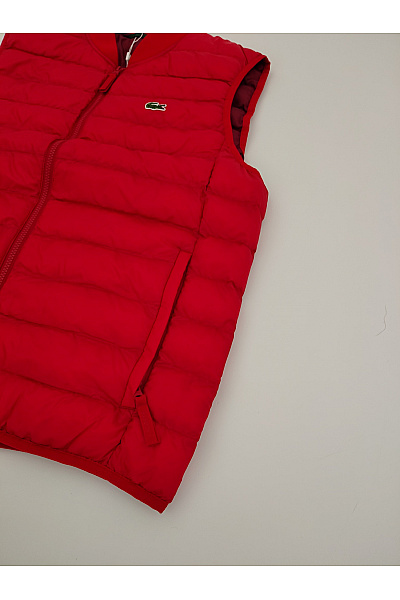LACOSTE Červená prošívaná zateplená vesta bez rukávů se zapínáním Velikost FR 56 | LACOSTE | obrázek 3