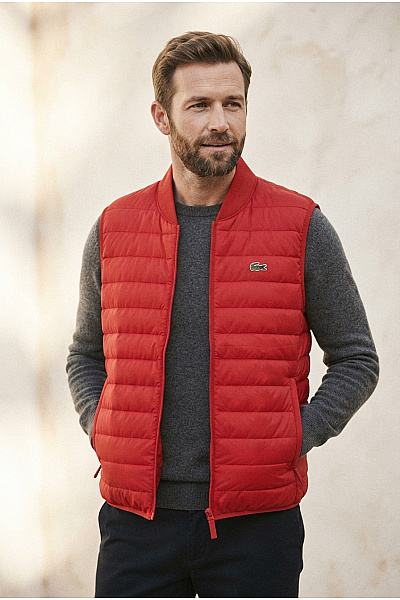 LACOSTE Červená Prošívaná Zateplená Vesta Bez Rukávů Se Zapínáním Velikost FR 56