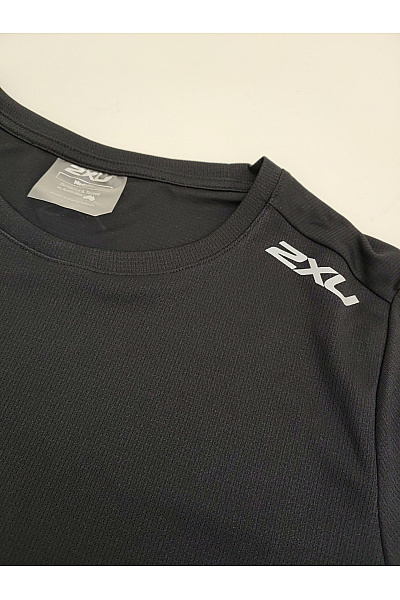 2XU Černé sportovní funkční tričko s krátkým rukávem a kulatým výstřihem Vel. M | 2XU | obrázek 3