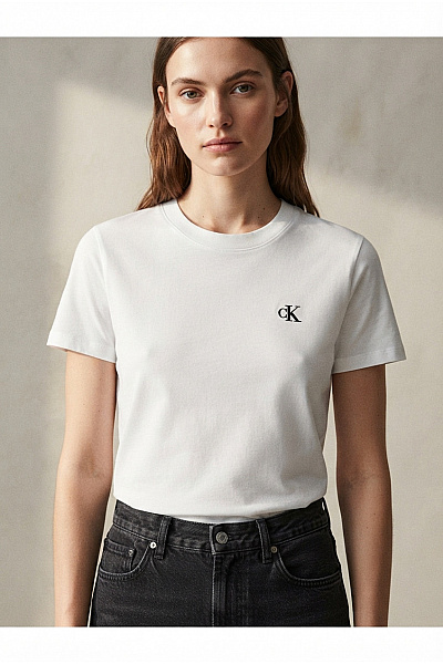 Calvin Klein Bílé Bavlněné Dámské Tričko S Krátkým Rukávem A Kulatým Výstřihem Basic Velikost M