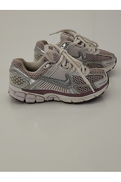 Nike Tenisky Dětské Stříbrné Běžecké šněrovací Prodyšné Vel. EU 35,5