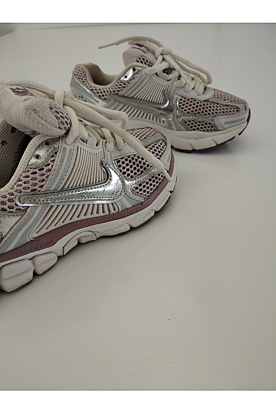 Nike tenisky Dětské stříbrné běžecké šněrovací prodyšné Vel. EU 35,5 | Nike | obrázek 3