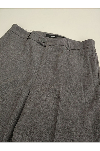 VERO MODA Šedé elegantní společenské kalhoty s širokými nohavicemi a puky Velikost EU M/32 | VERO MODA | obrázek 3