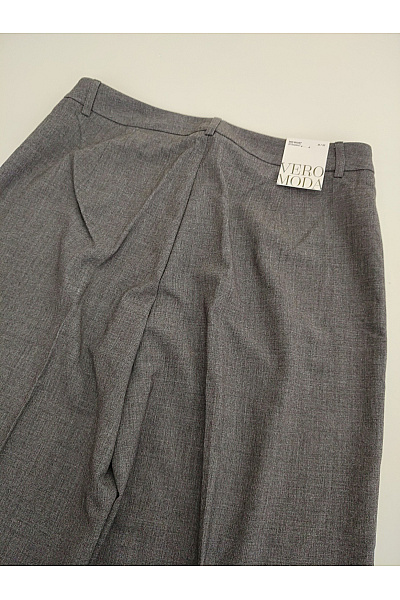 VERO MODA Šedé elegantní společenské kalhoty s širokými nohavicemi a puky Velikost EU M/32 | VERO MODA | obrázek 6